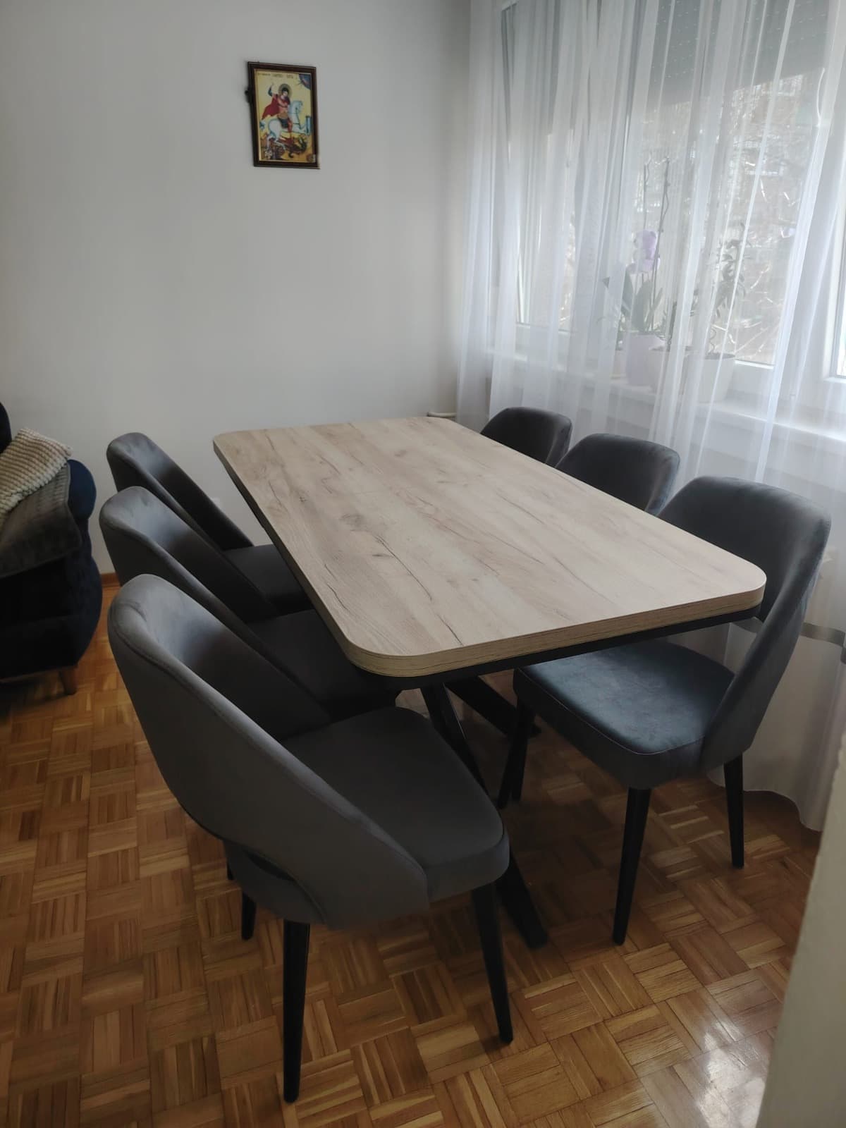 Trpezarijski sto u domu kupca - pogled 2